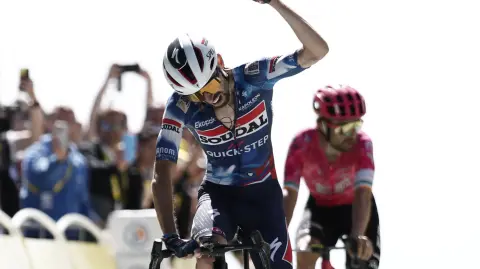 Valentin Paret Peintre conquistó la etapa 16 del Tour de France. Foto: Reuters