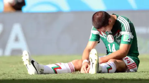 El miércoles, la presidenta de México, Claudia Sheinbaum, calificó de "machista" lo dicho por 'Chicharito' Hernández.

Para más información del tema, visita: https://www.eleconomista.com.mx/politica/chicharito-hernandez-lamenta-reacciones-provocaron-comentarios-sexistas-20250724-769663.html

¡Síguenos en nuestras redes sociales para mantenerte informado!

Twitter: https://twitter.com/eleconomista 
Facebook: https://www.facebook.com/ElEconomista.mx
Instagram: https://www.instagram.com/eleconomistamx
LinkedIn: https://www.linkedin.com/company/el-economista/

#ElEconomista #EETV #Chicharito