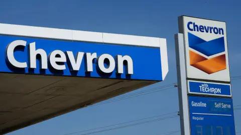 El presidente de Venezuela, Nicolás Maduro, informó el jueves que Estados Unidos autorizó al gigante energético Chevron a retomar la explotación de crudo en el país caribeño.

¡Síguenos en nuestras redes sociales para mantenerte informado!

Twitter: https://twitter.com/eleconomista 
Facebook: https://www.facebook.com/ElEconomista.mx
Instagram: https://www.instagram.com/eleconomistamx
LinkedIn: https://www.linkedin.com/company/el-economista/

#ElEconomista #EETV