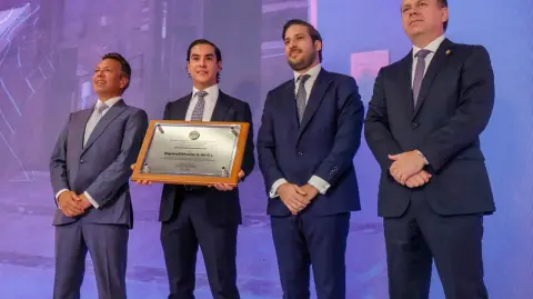 DMSolar fue fundada en 2012 como un emprendimiento universitario de tres jóvenes estudiantes de la Universidad Panamericana.