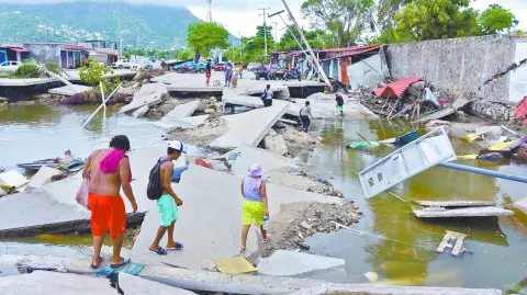 Reporta encuesta daños a negocios, salud de población y viviendas.

Para más información del tema, visita: https://www.eleconomista.com.mx/politica/impactan-fenomenos-naturales-15-hogares-pais-20250731-770624.html

¡Síguenos en nuestras redes sociales para mantenerte informado!

Twitter: https://twitter.com/eleconomista 
Facebook: https://www.facebook.com/ElEconomista.mx
Instagram: https://www.instagram.com/eleconomistamx
LinkedIn: https://www.linkedin.com/company/el-economista/

#ElEconomista #EETV