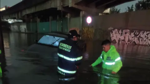 Entra las afectaciones hubo desbordamiento de ríos, caída de árboles e inundaciones en vías principales. 

Para más información del tema, visita: https://www.eleconomista.com.mx/politica/lluvias-jueves-cdmx-alcanzaron-38-1-millones-metros-cubicos-20250801-770851.html
Twitter: https://twitter.com/eleconomista 
Sitio web: https://www.eleconomista.com.mx/ 
Facebook: https://www.facebook.com/ElEconomista.mx 

#ElEconomista #CapitalHumano #EETV
