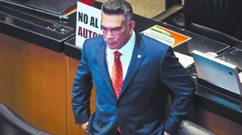 El líder nacional del PRI, Alejandro Alito Moreno, acusó a Morena de emprender una “persecución política brutal” en su contra.

Para más información del tema, visita: https://www.eleconomista.com.mx/politica/analizaran-dos-solicitudes-desafuero-alito-20250731-770799.html

¡Síguenos en nuestras redes sociales para mantenerte informado!

Twitter: https://twitter.com/eleconomista 
Facebook: https://www.facebook.com/ElEconomista.mx
Instagram: https://www.instagram.com/eleconomistamx
LinkedIn: https://www.linkedin.com/company/el-economista/

#ElEconomista #EETV