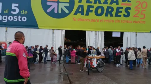 La visión lejana del retiro hace que los trabajadores pocas veces se acerquen a supervisar que todo vaya bien con su cuenta de Afore, algunos, descubren que tienen la cuenta invadida o homonimia, que los cambiaron de administradora sin su consentimiento, entre otro tipo de eventos desafortunados.

Para más información del tema, visita: https://www.eleconomista.com.mx/finanzaspersonales/historias-terror-afores-errores-costarte-retiro-atrasarlo-20250804-771131.html 

¡Síguenos en nuestras redes sociales para mantenerte informado!

Twitter: https://twitter.com/eleconomista 
Facebook: https://www.facebook.com/ElEconomista.mx
Instagram: https://www.instagram.com/eleconomistamx
LinkedIn: https://www.linkedin.com/company/el-economista/

#ElEconomista #EETV