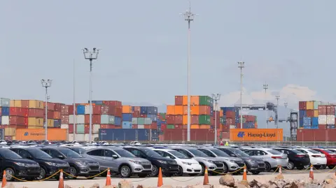 México registró un incremento interanual de 6.3% en sus exportaciones de productos a Estados Unidos en el primer semestre de 2025, a 264,383 millones de dólares, informó este martes la Oficina del Censo.