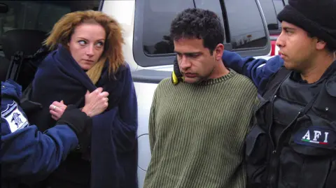 Florence Cassez e Israel Vallarta, al momento de su detención en diciembre de 2005.