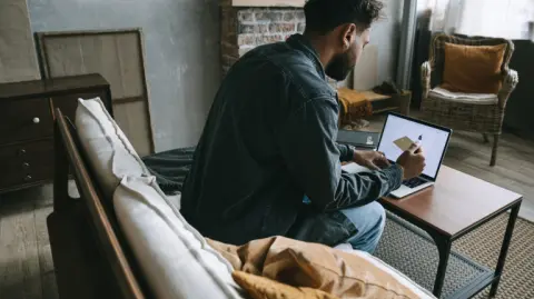 Desde el 9 de agosto entró en vigor en México la nueva visa electrónica para personas extranjeras que ingresen por vía aérea como visitantes sin permiso para realizar actividades remuneradas. 

Para más información del tema, visita: https://www.eleconomista.com.mx/politica/visa-electronica-turistas-extranjeros-mexico-requisitos-duracion-20250810-772069.html

¡Síguenos en nuestras redes sociales para mantenerte informado!

Twitter: https://twitter.com/eleconomista 
Facebook: https://www.facebook.com/ElEconomista.mx
Instagram: https://www.instagram.com/eleconomistamx
LinkedIn: https://www.linkedin.com/company/el-economista/
T

#ElEconomista #EETV