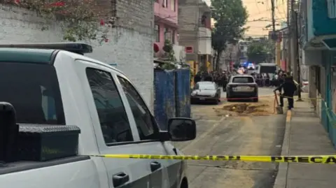 El principal objetivo del ataque resultó herido.