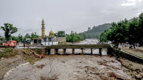 Guterres expresa su "profundo pesar" ante la pérdida de vidas humanas en las inundaciones.