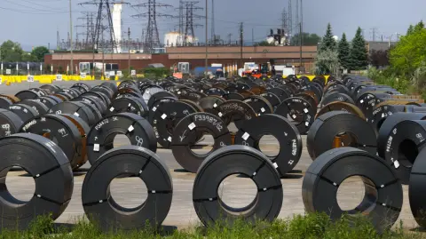 El Departamento de Comercio de EU dijo que la medida abarca turbinas de viento y sus partes y componentes; grúas móviles, bulldozers y otras maquinarias pesadas; vagones, muebles, compresores y bombas, y cientos de productos más.