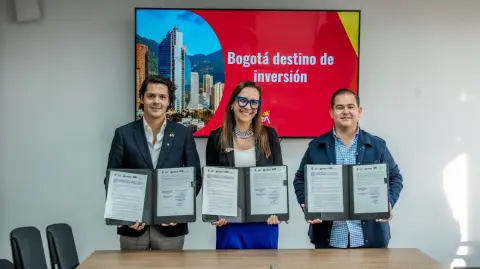 María López Uribe, titular de la Secretaría Desarrollo Económico de Bogotá, firmó un convenio con la Secretaría de Desarrollo Económico de Querétaro y el Instituto Queretano del Emprendimiento y la Innovación.