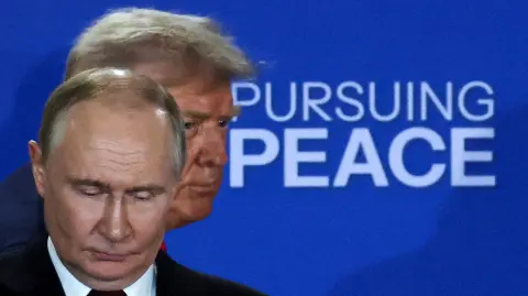 El presidente estadounidense Donald Trump y el presidente ruso Vladimir Putin.
