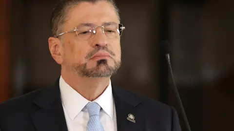 El presidente Rodrigo Chaves durante una conferencia de prensa el 30 de julio de 2025. Foto: Reuters