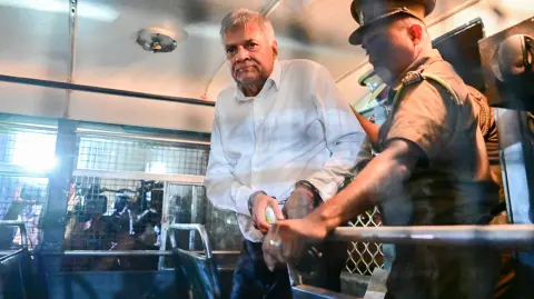 El expresidente Ranil Wickremesinghe fue puesto en prisión preventiva por distintos cargos de corrupción. Foto: AFP