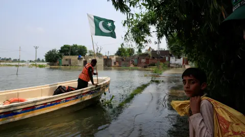 India alertó el lunes de que liberaría agua de sus presas en zonas cercanas a la frontera.