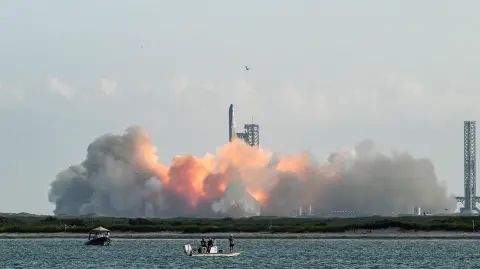 La nave Starship de la empresa estadounidense SpaceX, despegó este martes en su décimo vuelo de prueba.