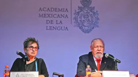 CIUDAD DE MÉXICO, 26AGOSTO2025.- Concepción Company Company, directora adjunta; y Gonzalo Celorio, director de la Academia Mexicana de la Lengua, ofrecieron detalles de los eventos para conmemorar la Academia Mexicana de la Lengua, que fue fundada en el año de 1875. Los festejos se realizarán de 2 al 11 de septiembre en su sede, que está ubicada en Donceles 66, inmueble que tiene poco que fue recuperado y remozado. Su director señalo que a pesar de los drásticos recortes que sufrió por parte del gobierno federal la academia subsistió con gestiones internas, como la venta de un terrero y varios cuadros de pintores reconocidos, además de los esfuerzos de sus integrantes quienes renunciaron al pago de viáticos. FOTO: MOISÉS PABLO/CUARTOSCURO.COM