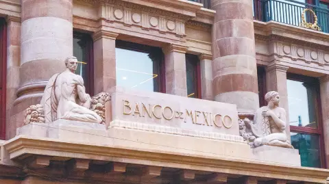 En su Informe Trimestral, el Banco de México pronosticó que la economía mexicana podría registrar un desempeño que fluctuaría entre 0.1% y 1.1 por ciento.

Para más información del tema, visita: https://www.eleconomista.com.mx/economia/banco-mexico-ajusta-alza-pronostico-crecimiento-0-6-ano-1-1-20250829-774932.html 

¡Síguenos en nuestras redes sociales para mantenerte informado!

Twitter: https://twitter.com/eleconomista 
Facebook: https://www.facebook.com/ElEconomista.mx
Instagram: https://www.instagram.com/eleconomistamx
LinkedIn: https://www.linkedin.com/company/el-economista/

#ElEconomista #EETV #Banxico