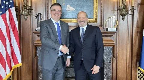 En junio pasado, Marcelo Ebrard sostuvo una reunión de trabajo con Howard Lutnick, secretario de Comercio de EU.