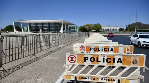 El Supremo de Brasil reforzó su seguridad previo al juicio a Bolsonaro por el intento de golpe tras la victoria electoral de Lula en 2022.