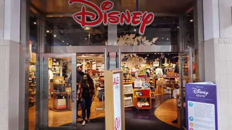 Entrada de una Disney Store en Miami, Florida. Foto: AFP