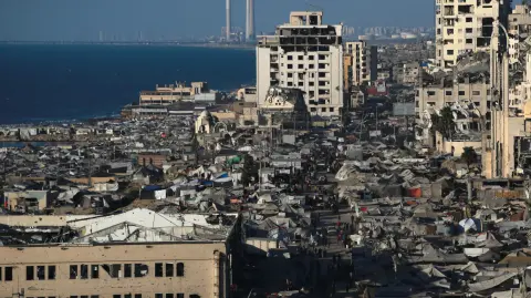 This picture shows tents housing displaced Palestinians in Gaza City on September 1, 2025. Almost two years since Israel began its campaign in Gaza after Hamas militants' October 7, 2023 attack, swathes of the Palestinian territory have been reduced to rubble and the vast majority of its population has been displaced at least once. (Photo by BASHAR TALEB / AFP)