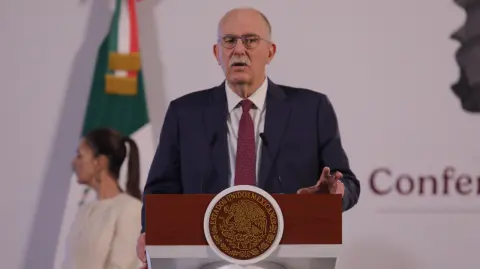 La estrategia coordinada por la Secretaría de Agricultura incluye controles más estrictos para algunos productos y prevé nuevas fases de prohibición en 2026 y 2027.