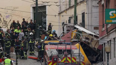 Descarrilamiento de atracción turística en Lisboa.