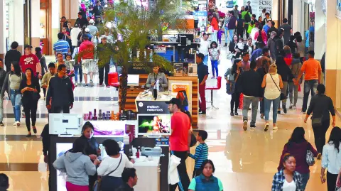 Creció 0.8% y rebasó las expectativas del Inegi, pero en el acumulado de los primeros seis meses del año descendió 0.5 por ciento.

Para más información del tema, visita: https://www.eleconomista.com.mx/empresas/consumo-privado-reboto-junio-evito-saldo-rojo-semestral-20250904-775712.html

¡Síguenos en nuestras redes sociales para mantenerte informado!

Twitter: https://twitter.com/eleconomista 
Facebook: https://www.facebook.com/ElEconomista.mx
Instagram: https://www.instagram.com/eleconomistamx
LinkedIn: https://www.linkedin.com/company/el-economista/

#ElEconomista #EETV