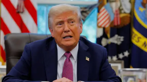 El presidente de Estados Unidos rechazó la sanción europea contra Google por abuso de dominio y advirtió posibles medidas de represalia.

Para más información del tema, visita: https://www.eleconomista.com.mx/internacionales/trump-critica-multa-ue-google-amenaza-represalias-20250905-775979.html

¡Síguenos en nuestras redes sociales para mantenerte informado!

Twitter: https://twitter.com/eleconomista
Facebook: https://www.facebook.com/ElEconomista.mx
Instagram: https://www.instagram.com/eleconomistamx
LinkedIn: https://www.linkedin.com/company/el-economista/

#ElEconomista #EETV