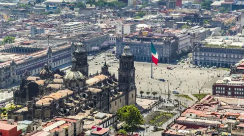 Solo tres grupos consultados anticipan que el Producto Interno Bruto de México podría ubicarse entre cero y 0.9%, siendo BNP Paribas quien tiene la previsión más baja en 0.5 por ciento.

Para más información del tema, visita: https://www.eleconomista.com.mx/economia/mercado-mantiene-expectativa-pib-1-4-2026-dias-conocer-paquete-economico-encuesta-citi-20250905-775998.html

¡Síguenos en nuestras redes sociales para mantenerte informado!

Twitter: https://twitter.com/eleconomista 
Facebook: https://www.facebook.com/ElEconomista.mx
Instagram: https://www.instagram.com/eleconomistamx
LinkedIn: https://www.linkedin.com/company/el-economista/

#ElEconomista #EETV