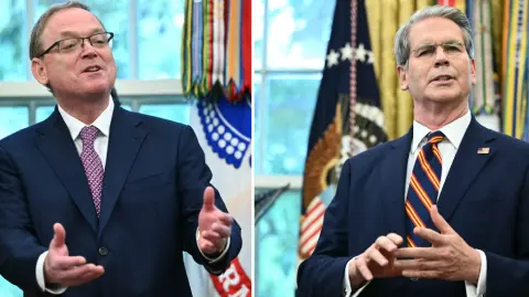 El presidente de Estados Unidos dijo que también está considerando al exgobernador de la Fed Kevin Warsh y al actual gobernador de la Reserva Christopher Waller para suceder a Jerome Powell.

Para más información del tema, visita: https://www.eleconomista.com.mx/economia/hassett-bessent-lista-candidatos-presidencia-fed-trump-20250905-776013.html 

¡Síguenos en nuestras redes sociales para mantenerte informado!

Twitter: https://twitter.com/eleconomista 
Facebook: https://www.facebook.com/ElEconomista.mx
Instagram: https://www.instagram.com/eleconomistamx
LinkedIn: https://www.linkedin.com/company/el-economista/

#ElEconomista #EETV #Fed