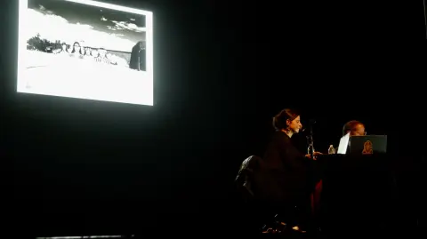 Performance Ecos de las tierras fronterizas. Cortesía Hay Festival