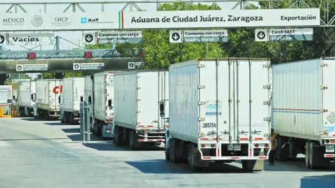 La Secretaría de Hacienda y Crédito Público (SHCP) impulsa una reforma a la Ley Aduanera que endurece las obligaciones y sanciones a los agentes aduanales.

Para más información del tema, visita: https://www.eleconomista.com.mx/empresas/reforma-shcp-endurece-obligaciones-sanciones-agentes-aduanales-20250908-776226.html 

¡Síguenos en nuestras redes sociales para mantenerte informado!

Twitter: https://twitter.com/eleconomista 
Facebook: https://www.facebook.com/ElEconomista.mx
Instagram: https://www.instagram.com/eleconomistamx
LinkedIn: https://www.linkedin.com/company/el-economista/

#ElEconomista #EETV