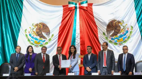 Entrega del Paquete Económico 2026 en la Cámara de Diputados.