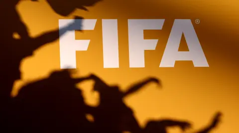 Usuarios reportaron bloqueos y mensajes de error en la primera fase de venta de boletos para el Mundial 2026. La FIFA aclara el proceso y fija plazos.