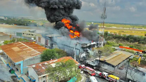 Incendio en el Parque Industrial Escobedo.