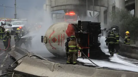 La explosión de una pipa de gas en el puente La Concordia, en la alcaldía Iztapalapa dejó saldo de al menos tres muertos y 70 heridos.