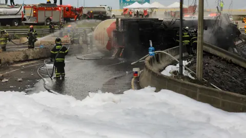 La explosión de una pipa de gas en el puente La Concordia, en la alcaldía Iztapalapa dejó saldo de al menos tres muertos y 70 heridos.