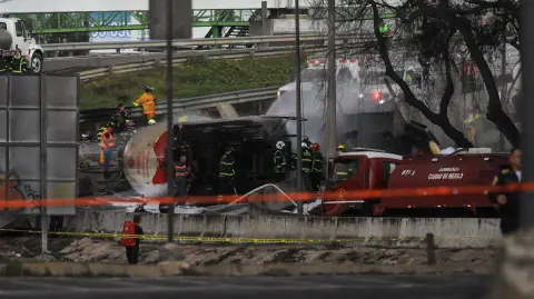 La explosión de una pipa de gas en el puente La Concordia, en la alcaldía Iztapalapa dejó saldo de al menos tres muertos y 70 heridos.