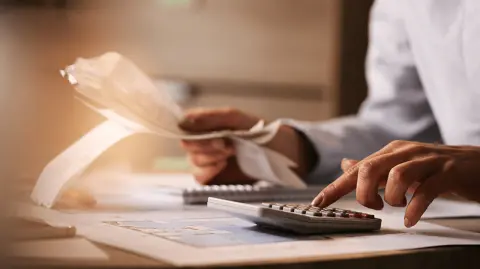 México lidera en fraudes digitales con montadeudas, impulsados por la alta demanda de crédito exprés y una escasa educación digital, según datos de la firma de ciberseguridad Kaspersky.