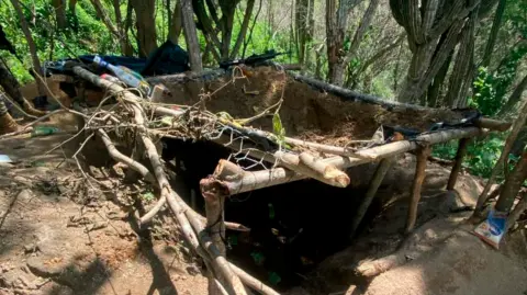 Un grupo interinstitucional inhabilitó en Culiacán un campamento donde localizó cargadores, cartuchos, equipo táctico y de comunicaciones; en Mazatlán.