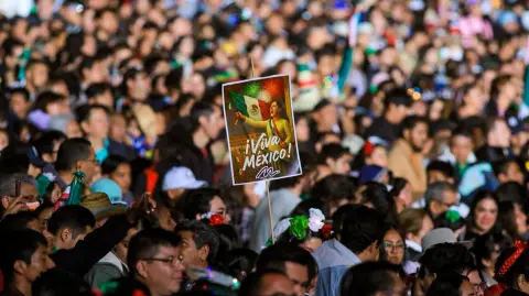 Festejos por el 215 Aniversario del inicio de la Independencia de México en el Zócalo de la Ciudad de México. En el primer evento encabezado por la presidenta Claudia Sheinbaum.