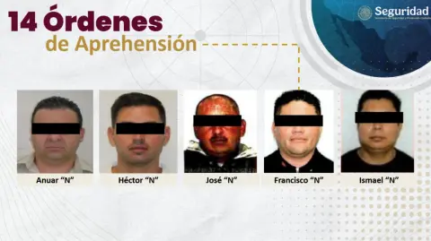 La trama exhibió la profundidad de las complicidades entre empresarios, funcionarios y mandos militares en el contrabando de combustibles, evidenciando que el problema va más allá de las tomas clandestinas y que incluye redes financieras y corrupción institucionalizada.

Para más información del tema, visita: https://www.eleconomista.com.mx/politica/huachicol-fiscal-marinos-aduanas-sobornos-trama-destapo-caso-20250913-777058.html

¡Síguenos en nuestras redes sociales para mantenerte informado!

Twitter: https://twitter.com/eleconomista
Facebook: https://www.facebook.com/ElEconomista.mx
Instagram: https://www.instagram.com/eleconomistamx
LinkedIn: https://www.linkedin.com/company/el-economista/

#ElEconomista #EETV