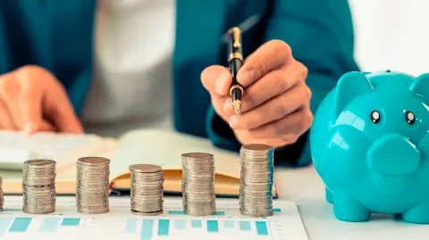 En el paquete económico del siguiente año se propuso que las instituciones financieras retengan nueve pesos de cada 1,000 que los ahorradores obtengan por rendimientos, casi el doble que en 2025.

Para más información del tema, visita: https://www.eleconomista.com.mx/finanzaspersonales/golpe-ahorradores-te-afecta-suban-tasa-retencion-isr-propone-hacienda-20250917-777398.html 

¡Síguenos en nuestras redes sociales para mantenerte informado!

Twitter: https://twitter.com/eleconomista 
Facebook: https://www.facebook.com/ElEconomista.mx
Instagram: https://www.instagram.com/eleconomistamx
LinkedIn: https://www.linkedin.com/company/el-economista/

#ElEconomista #EETV