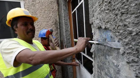 Alrededor de 1,000 familias aún están a la espera de que la rehabilitación de su hogar concluya