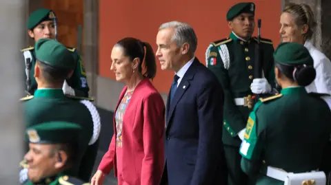 La presidenta de México, Claudia  Sheinbaum recibe en palacio Nacional al Primer Ministro de Canadá, Mark Carney.