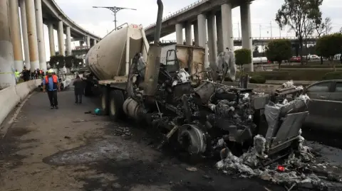 La Secretaría de Salud capitalina informó el número actual de los decesos, así como de las personas hospitalizadas y dadas de alta tras el accidente.

Para más información del tema, visita: https://www.eleconomista.com.mx/politica/tragedia-puente-concordia-reportan-numero-muertos-explosion-pipa-gas-iztapalapa-20250921-777825.html

¡Síguenos en nuestras redes sociales para mantenerte informado!

Twitter: https://twitter.com/eleconomista 
Facebook: https://www.facebook.com/ElEconomista.mx
Instagram: https://www.instagram.com/eleconomistamx
LinkedIn: https://www.linkedin.com/company/el-economista/

#ElEconomista #Iztapalapa #Pipa