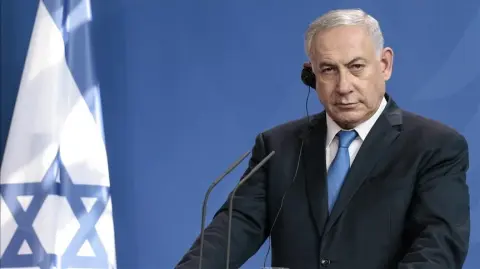 El primer ministro israelí, Benjamin Netanyahu, prometió este domingo que nunca habrá un Estado palestino y que Israel ampliará sus asentamientos en Cisjordania, en respuesta al reconocimiento formal de la soberanía palestina de parte del Reino Unido, Canadá y Australia.

¡Síguenos en nuestras redes sociales para mantenerte informado!

Twitter: https://twitter.com/eleconomista 
Facebook: https://www.facebook.com/ElEconomista.mx
Instagram: https://www.instagram.com/eleconomistamx
LinkedIn: https://www.linkedin.com/company/el-economista/
T

#ElEconomista #EETV
