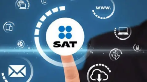 El Ejecutivo propuso adicionar el artículo 30-B al Código Fiscal para dar al SAT acceso “permanente, en línea y en tiempo real” a sistemas de plataformas digitales, con sanción de bloqueo en caso de incumplimiento.